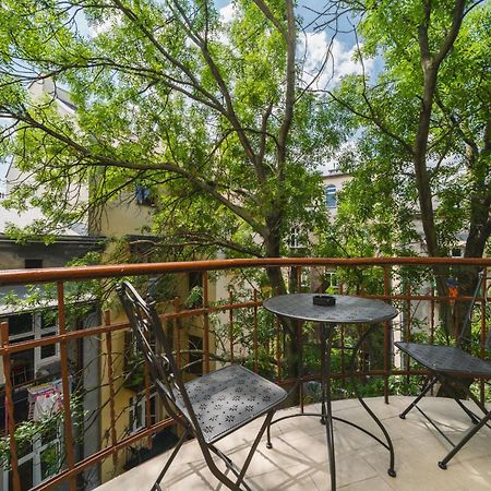 Modern Urban Escape - Old Town Apartment - By Upstairs Kraków Zewnętrze zdjęcie