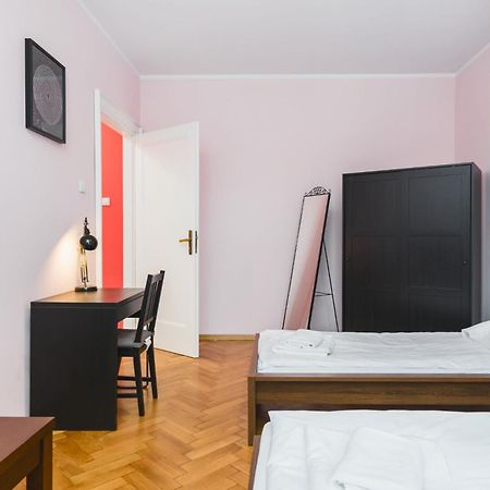 Modern Urban Escape - Old Town Apartment - By Upstairs Kraków Zewnętrze zdjęcie
