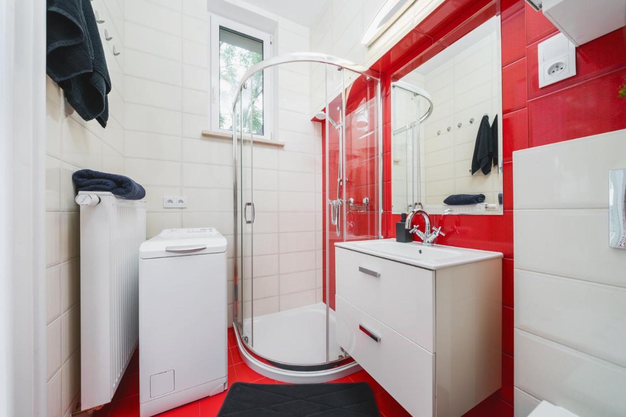 Modern Urban Escape - Old Town Apartment - By Upstairs Kraków Zewnętrze zdjęcie