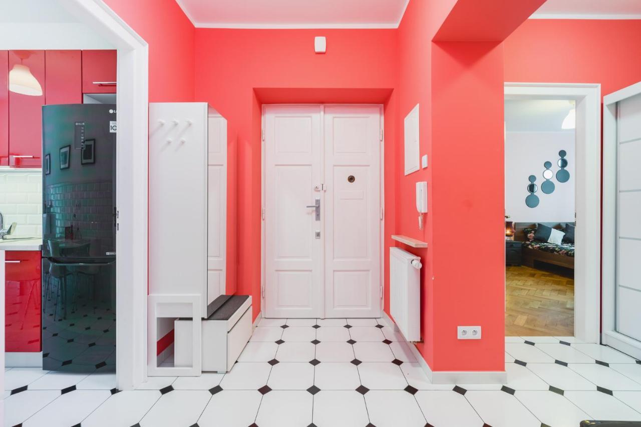 Modern Urban Escape - Old Town Apartment - By Upstairs Kraków Zewnętrze zdjęcie