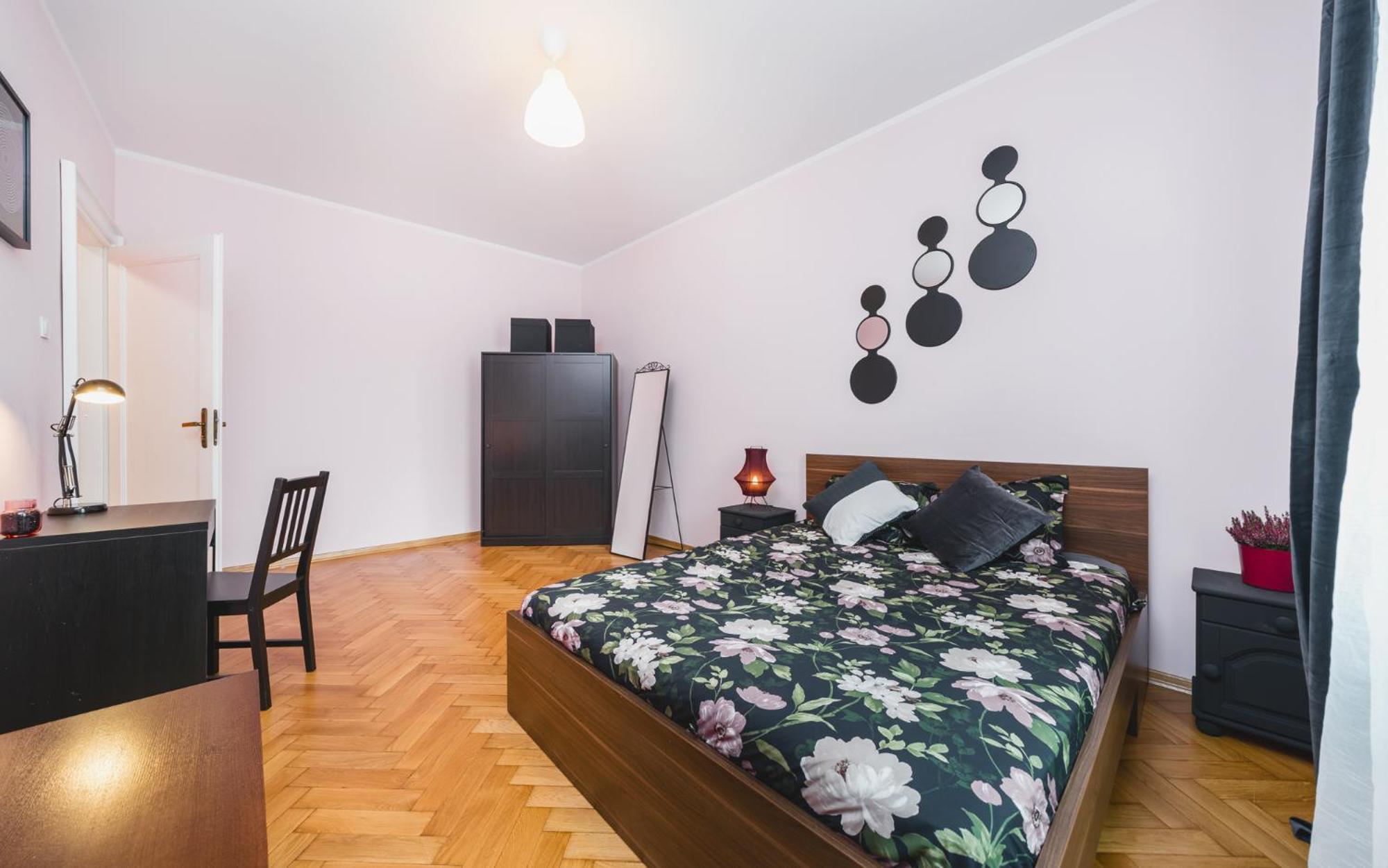 Modern Urban Escape - Old Town Apartment - By Upstairs Kraków Zewnętrze zdjęcie