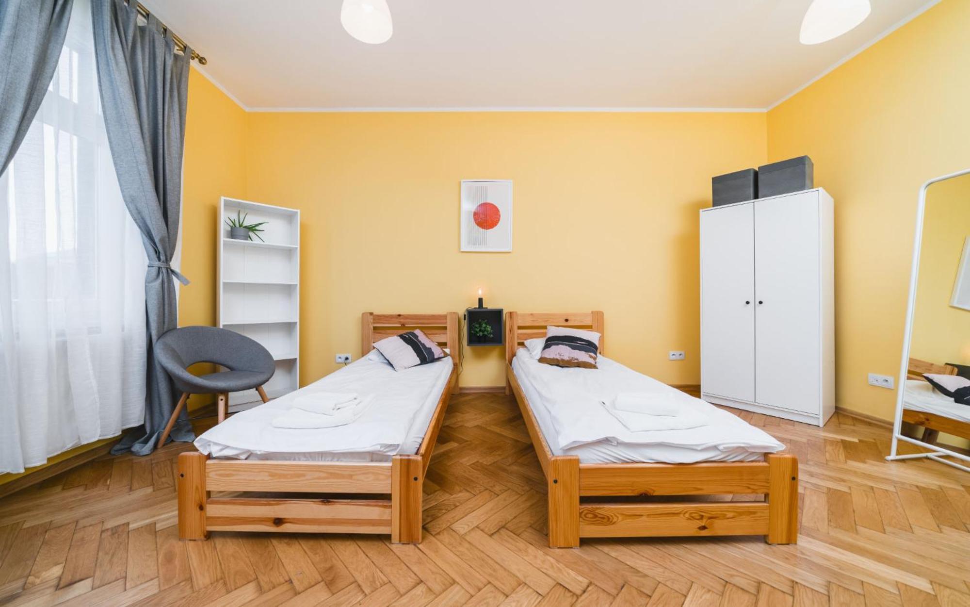 Modern Urban Escape - Old Town Apartment - By Upstairs Kraków Zewnętrze zdjęcie