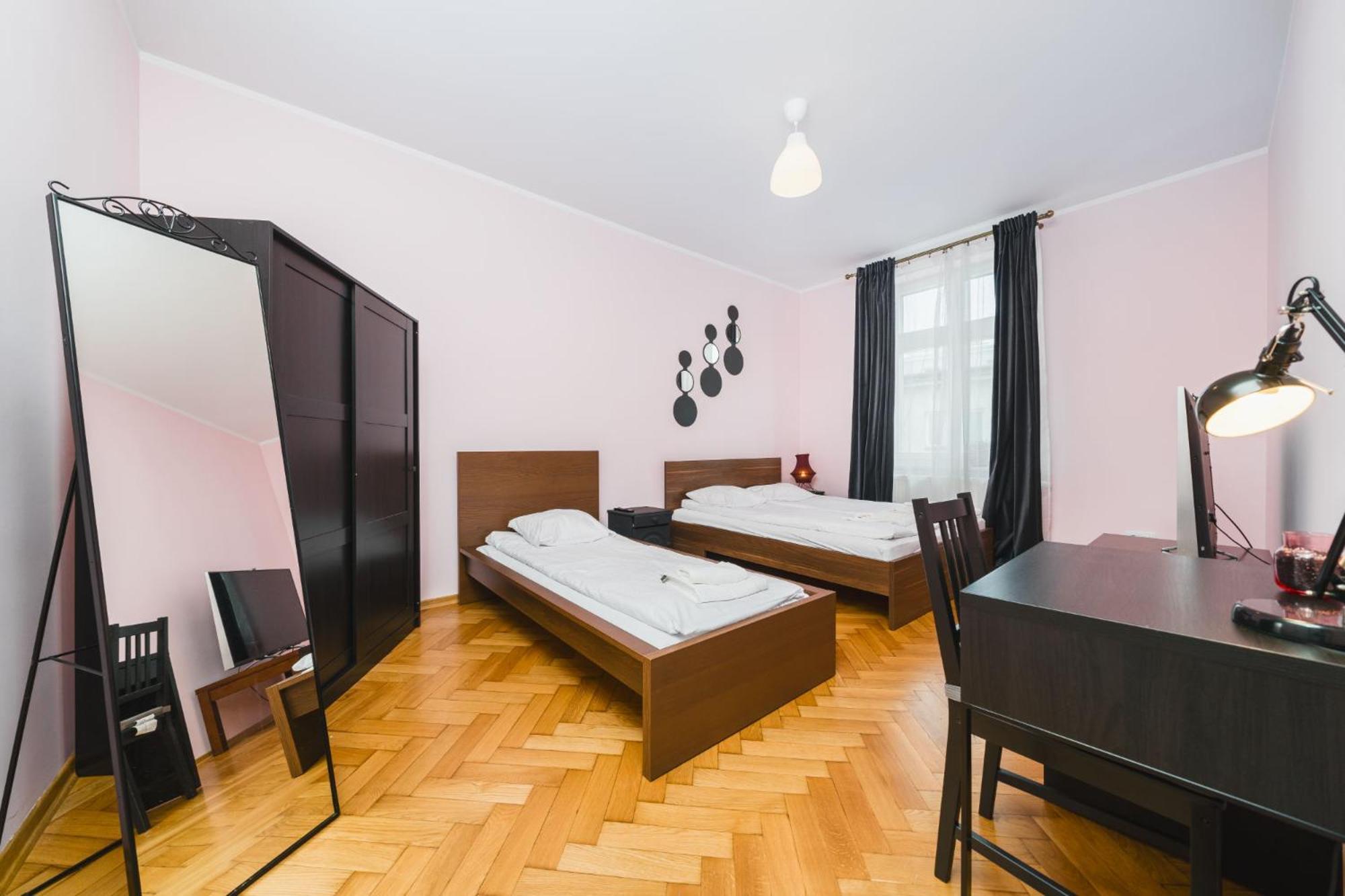 Modern Urban Escape - Old Town Apartment - By Upstairs Kraków Zewnętrze zdjęcie