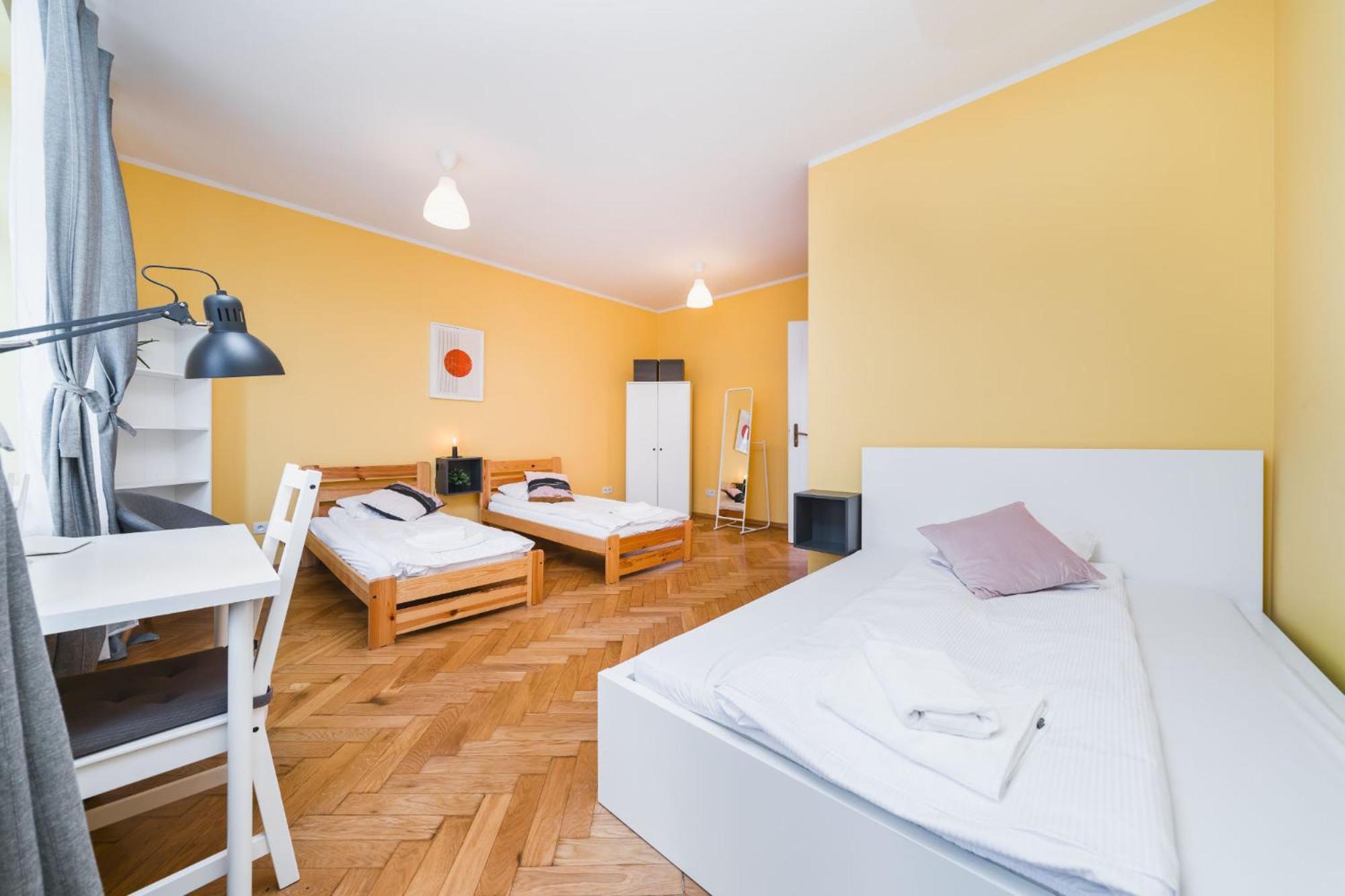 Modern Urban Escape - Old Town Apartment - By Upstairs Kraków Zewnętrze zdjęcie